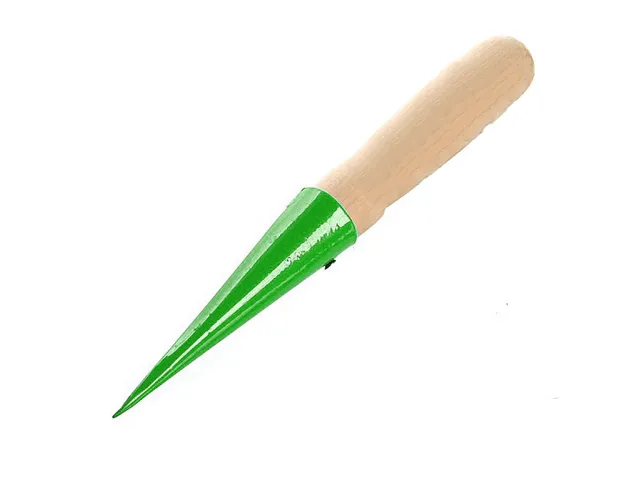 Лункообразователь с деревянным черенком